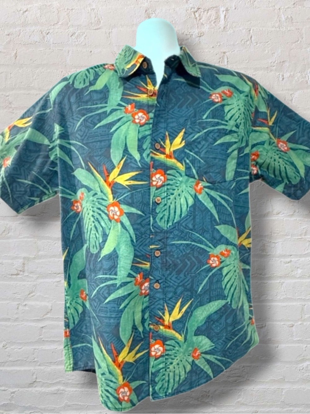 Stoic Hawaiian Shirt Men’s Medium – Tropical Floral Button-Down Aloha Vibes